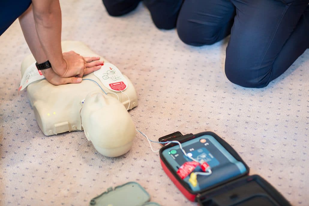 Aus- Und Fortbildung Am Defibrillator | Defensio Ignis